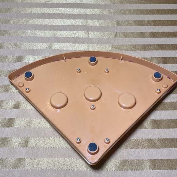 Pizza "find the treat" toy with non slide padding - Picture 2 of 2